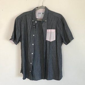 ARTISTRY IN MOTION Button Up Short Sleeve Shirt